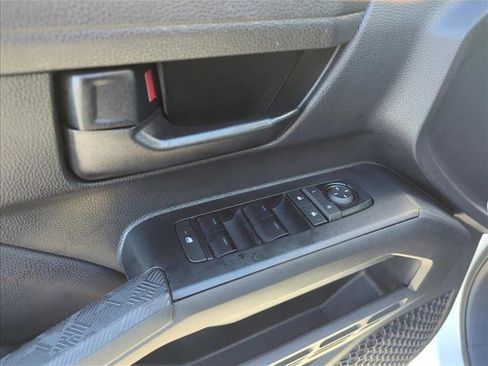 Certified 2024 Toyota Tacoma SR AWD/4WD image 10