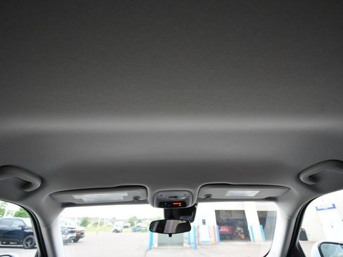 Used 2024 Chevrolet TrailBlazer LT w/ LT Cold Weather Package FWD image 17
