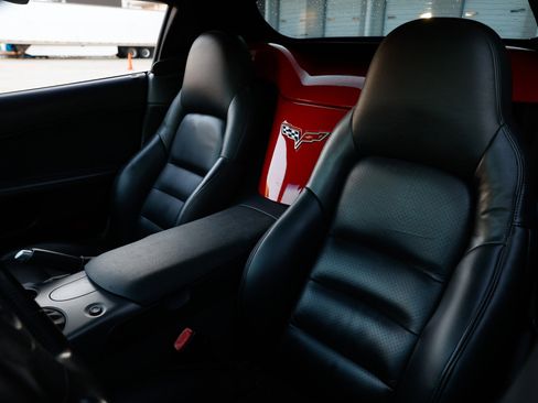 Used 2007 Chevrolet Corvette Convertible w/ Preferred Equipment Group image 9