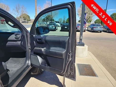 Used 2020 Toyota Tacoma TRD Sport image 17