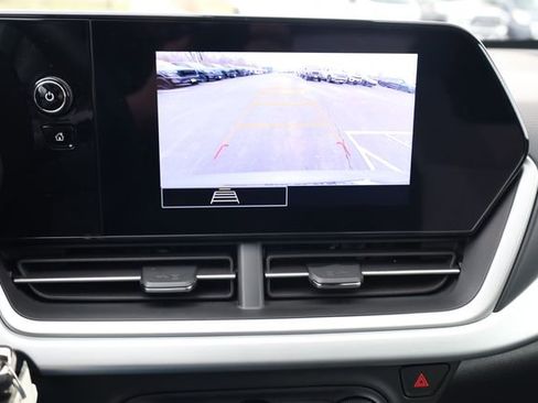 Used 2025 Chevrolet Trax RS w/ Sunroof Package image 18