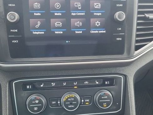 Used 2020 Volkswagen Atlas Cross Sport SE image 4