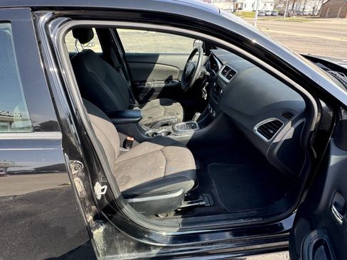 Used 2011 Dodge Avenger Express image 25
