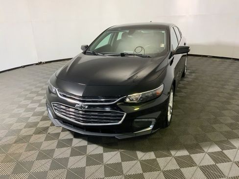 Used 2017 Chevrolet Malibu LT image 3