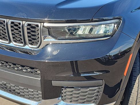 Used 2021 Jeep Grand Cherokee L Laredo w/ Luxury Tech Group I image 31