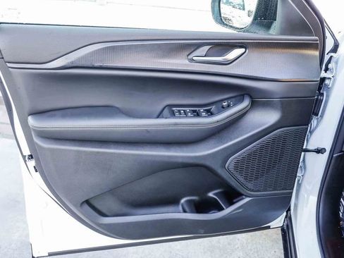 New 2025 Jeep Grand Cherokee Laredo image 21