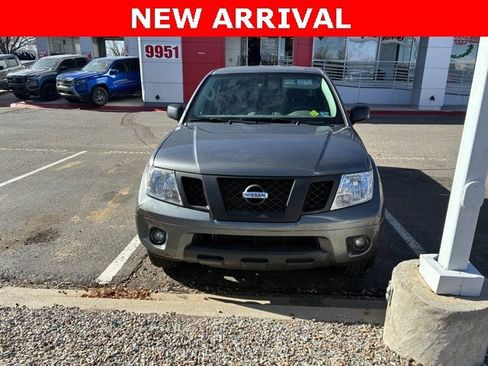 Used 2020 Nissan Frontier SV image 2