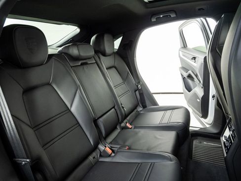 New 2026 Porsche Cayenne Coupe AWD/4WD image 23