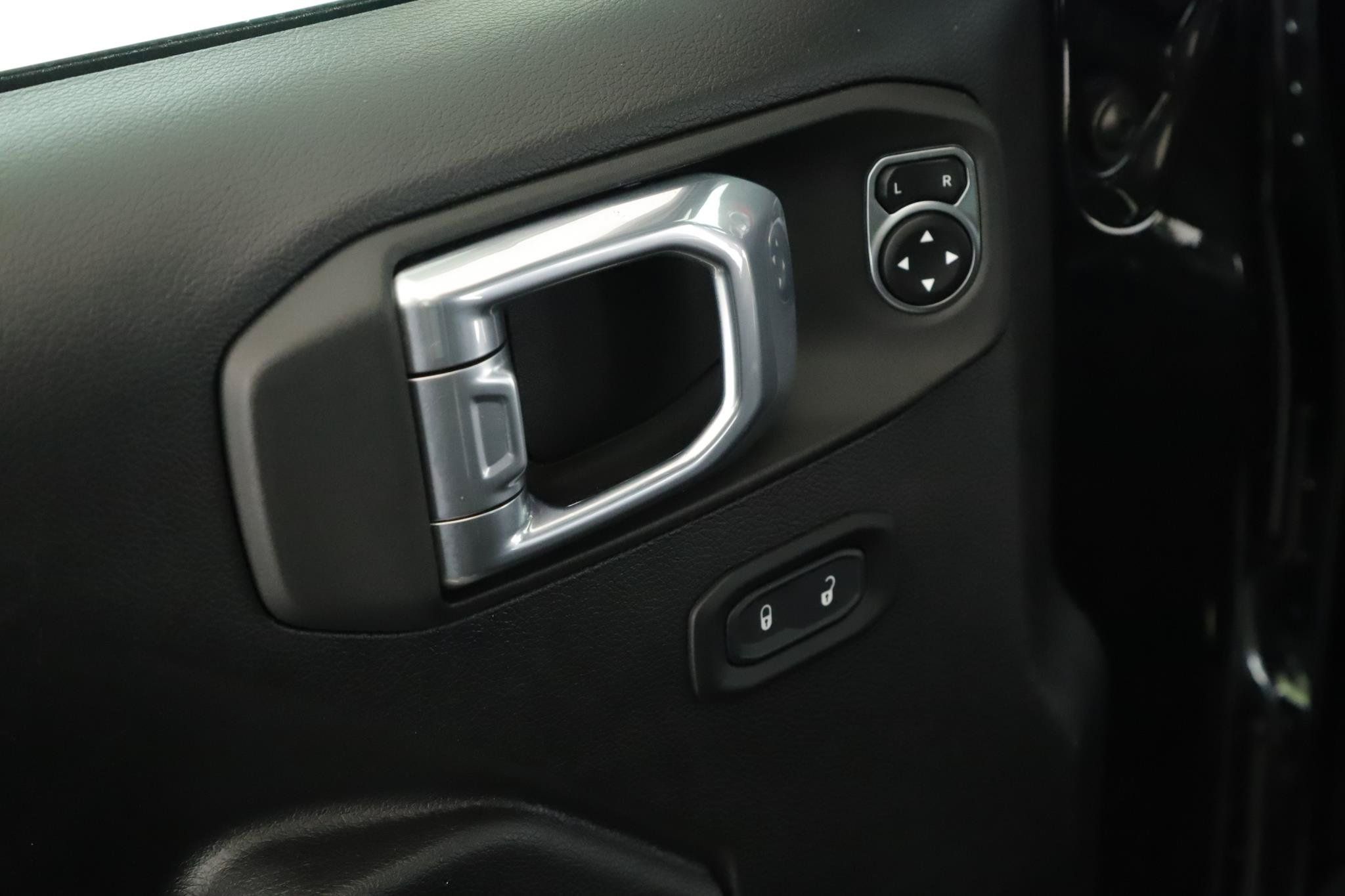 Used 2022 Jeep Gladiator Rubicon w/ LED Lighting Group AWD/4WD image 7