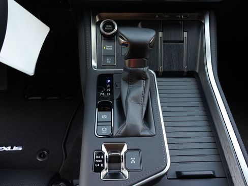 Used 2026 Lexus GX 550 w/ Cold Area Package AWD/4WD image 17