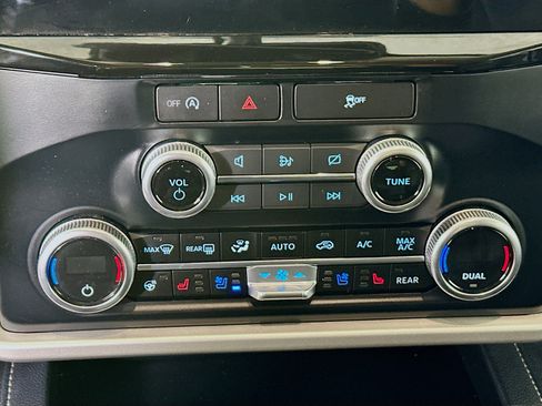 Used 2024 Ford Expedition Max XLT image 23