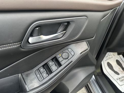 Used 2022 Nissan Rogue SV w/ SV Premium Package image 22