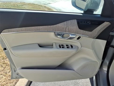 Used 2024 Volvo XC90 B6 Plus image 10