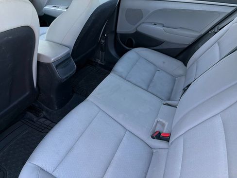 Used 2017 Hyundai Elantra SE FWD image 11