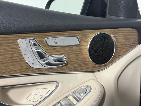Used 2018 Mercedes-Benz GLC 300 4MATIC image 16
