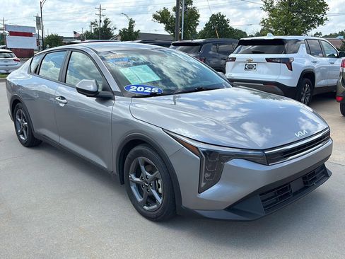 Used 2025 Kia K4 FWD image 3