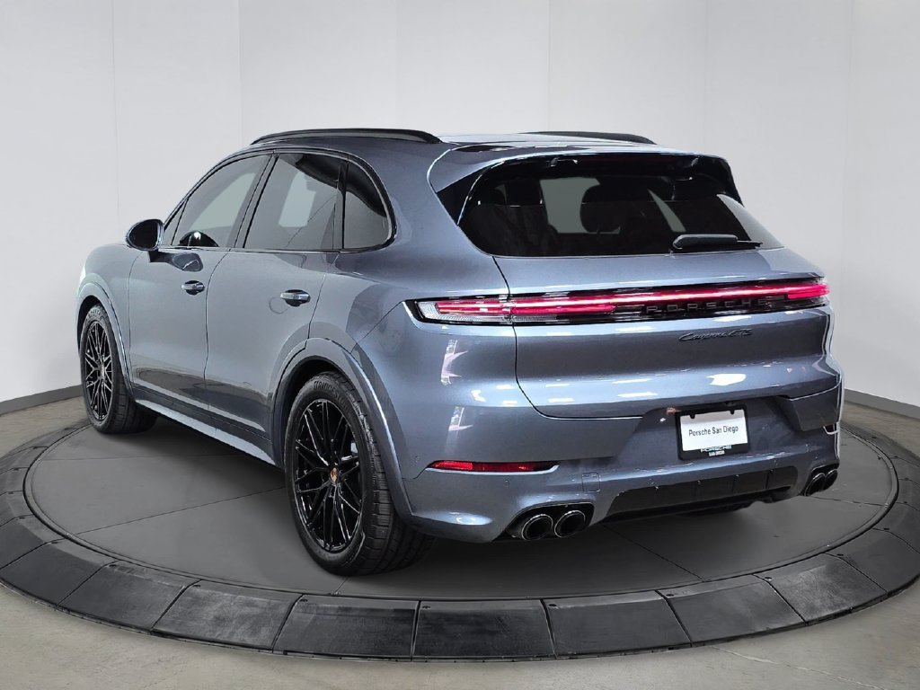 Certified 2026 Porsche Cayenne GTS AWD/4WD image 3