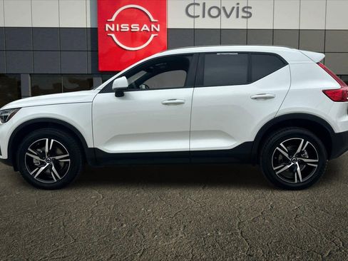 Used 2023 Volvo XC40 B4 Core w/ Convenience Package image 6