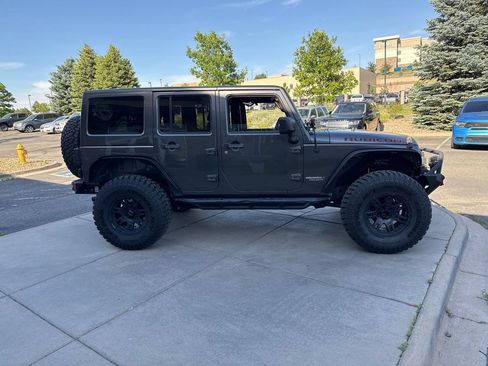 Used 2017 Jeep Wrangler Unlimited Rubicon w/ Connectivity Group AWD/4WD image 5