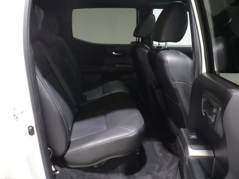 Used 2022 Toyota Tacoma TRD Off-Road w/ TRD Premium Off Road Package AWD/4WD image 21