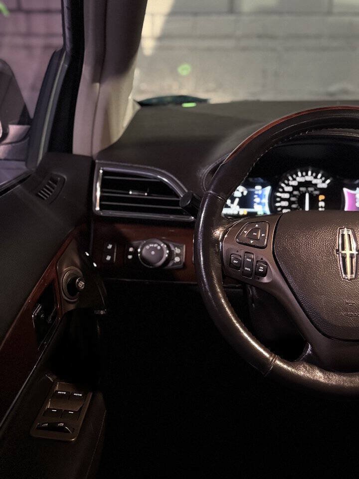 Used 2013 Lincoln MKX AWD image 12