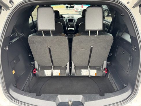 Used 2016 Ford Explorer XLT w/ Equipment Group 202A image 18