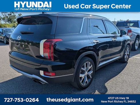 Used 2022 Hyundai Palisade SEL w/ Premium Package FWD image 2