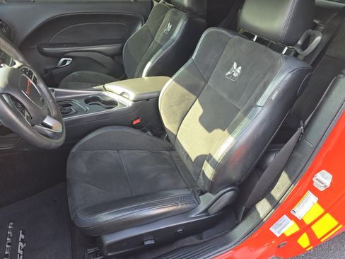 Used 2017 Dodge Challenger R/T Scat Pack w/ Leather Interior Group image 25