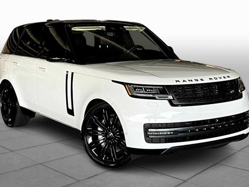 Used 2022 Land Rover Range Rover SE image 3