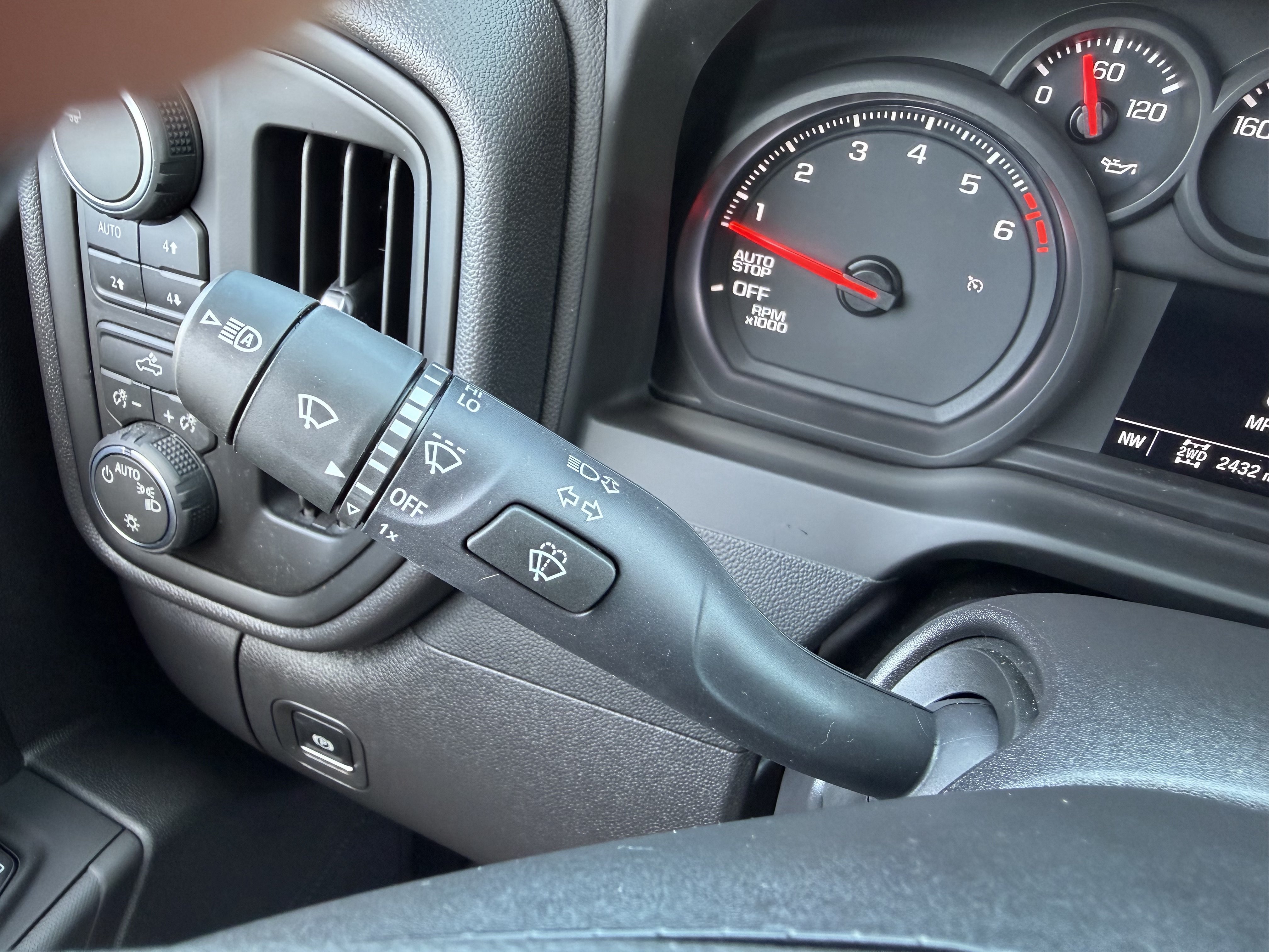 Used 2026 Chevrolet Silverado 1500 Custom Trail Boss w/ Dark Appearance Package AWD/4WD image 17