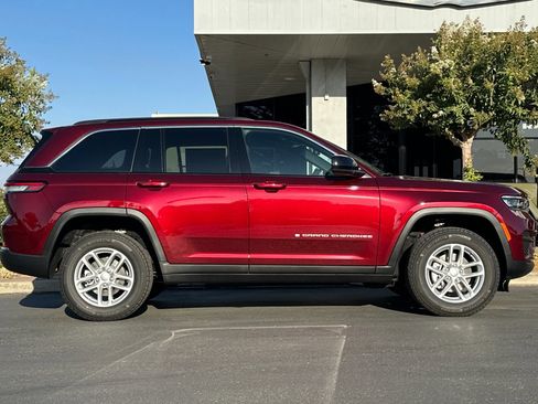 New 2025 Jeep Grand Cherokee Laredo X w/ Luxury Tech Group I image 3