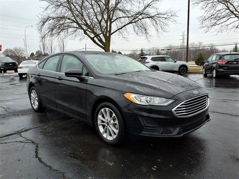 Certified 2020 Ford Fusion SE image 3