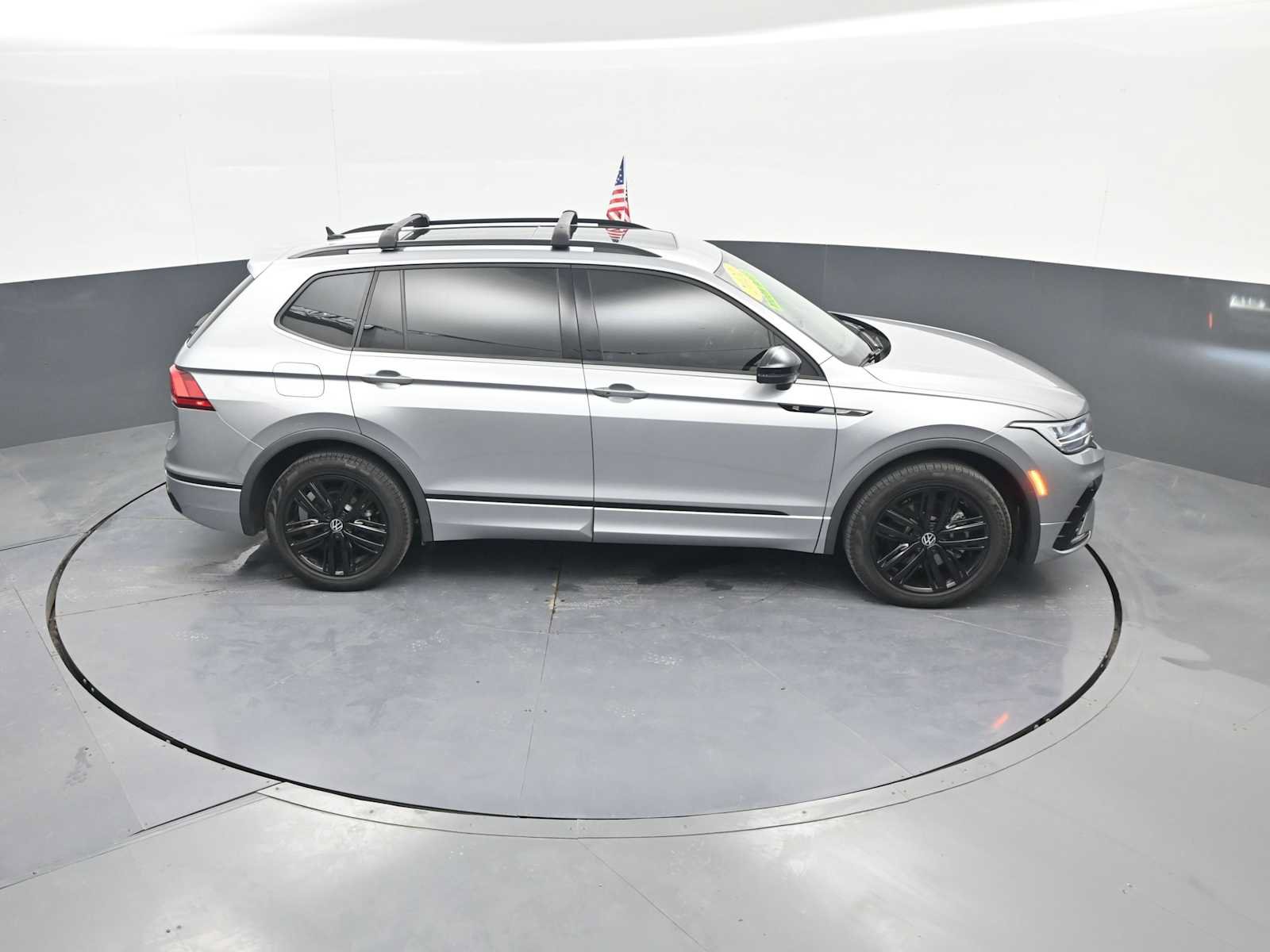 Used 2022 Volkswagen Tiguan SE R-Line AWD/4WD image 41