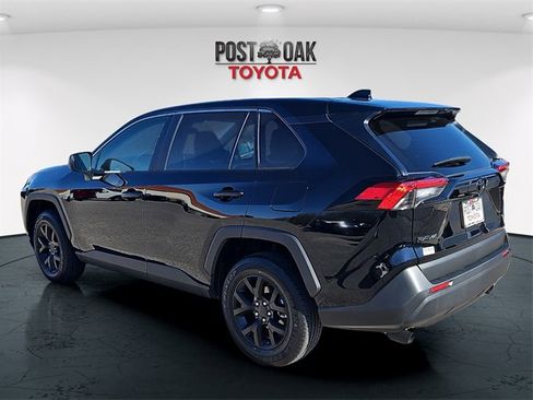 Used 2025 Toyota RAV4 LE image 5