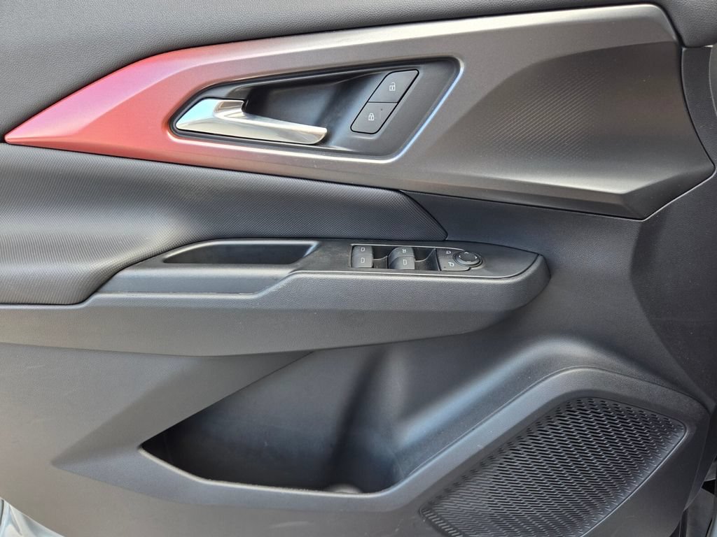 Certified 2024 Chevrolet Equinox EV RS FWD image 20
