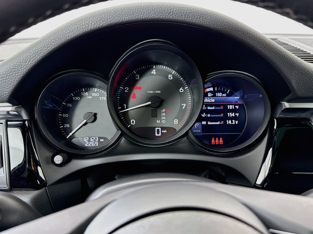 Certified 2025 Porsche Macan AWD/4WD image 16