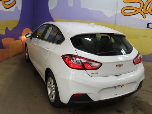 Used 2018 Chevrolet Cruze LT w/ Convenience Package FWD image 6