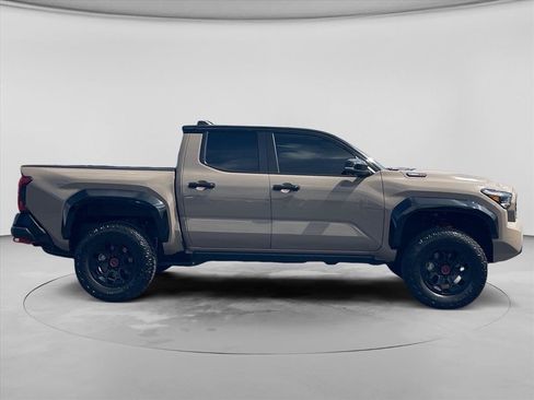 Used 2025 Toyota Tacoma TRD Pro w/ Tow Tech Package AWD/4WD image 9