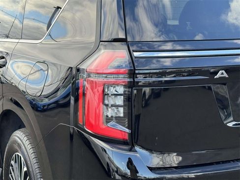 Certified 2025 Nissan Armada SL w/ Captain's Chari Seat Package image 9