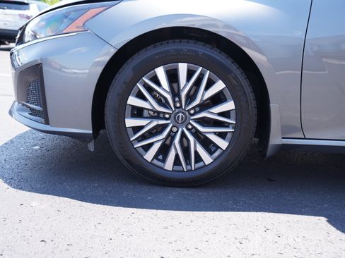 Used 2023 Nissan Altima 2.5 SV FWD image 10
