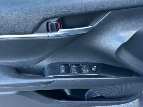 Used 2019 Toyota Camry LE image 12