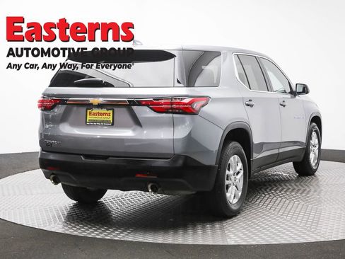 Used 2023 Chevrolet Traverse LS image 5