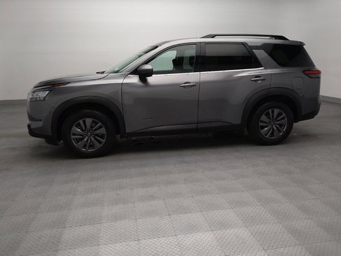 Used 2022 Nissan Pathfinder SV FWD image 2