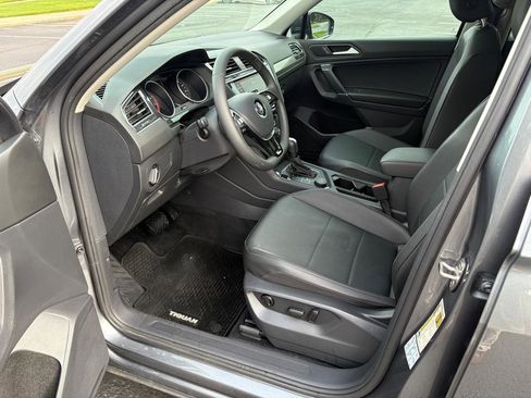 Used 2020 Volkswagen Tiguan SE R-Line AWD/4WD image 9