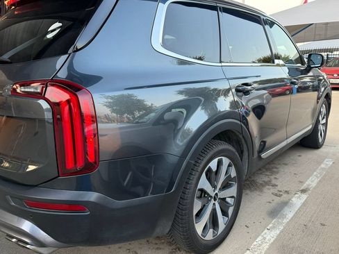 Used 2022 Kia Telluride EX w/ EX Premium Package FWD image 5