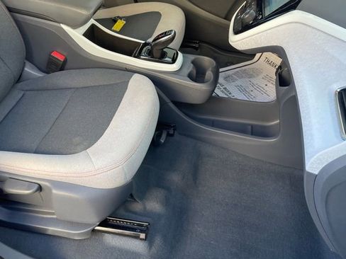 Used 2020 Chevrolet Bolt LT image 32