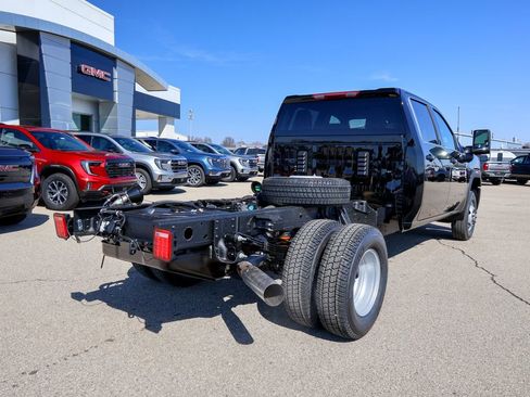 New 2026 GMC Sierra 3500 SLE image 3