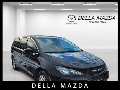 Used 2023 Chrysler Pacifica Touring