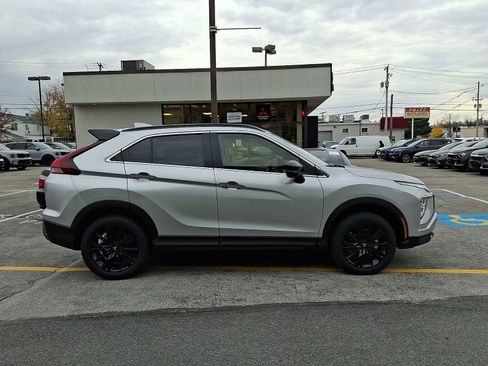 New 2025 Mitsubishi Eclipse Cross Black Edition image 9