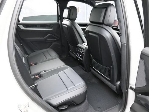 Certified 2026 Porsche Cayenne E-Hybrid AWD/4WD image 29